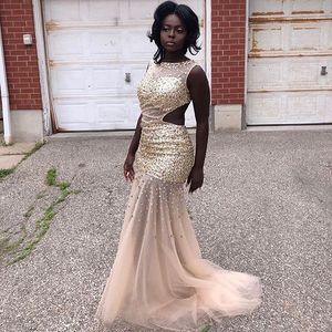 Sexy Backless Long African Black Girl Prom Dress Boat Neck Illusion Illusion See Choil Heavy Beaded Tulle Champagne Mermaid Prom Dresses