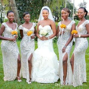 Billiga Afrikanska Silver Mermaid Bridesmaid Dresses Off Axel V Neck Sexig High Side Split Lång Bröllop Gästklänning Maid of Honor Gowns