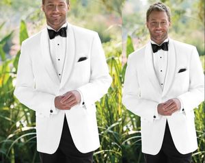 Casamento branco smoking 2019 One Button xaile lapela Best Man Suit noivo ternos feitos sob encomenda feita (Jacket + Calças + Bow + Vest)