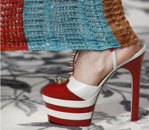 Het sale-t visa röd matta sandaler kvinnor äkta leahter spänne nitar höga klackar damer pumpar mode kvinna gladiatorer sommar sh