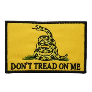 Hochwertiger Stickerei-Aufnäher „DON'T TREAD ON ME“ in Vordergröße zum Aufbügeln auf Kleidung für Bikerjacke, Weste, Applikation