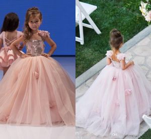 vintage ball gowns for kids toptan satış-Vintage Prenses Balo Pembe Çiçek Kız Elbise Spghaetti Sapanlar El Yapımı Çiçek D Uzun Tül Çocuk Parti Abiye