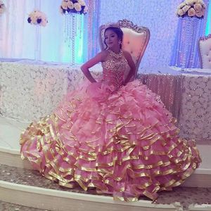 Rosa guldkant söt quinceanera klänningar Sweetheart Ruffle Train Crystal Beading Vestidos de Anos debutante klänningar plus storlek