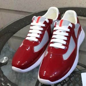 zapatos de confort para los hombres al por mayor-Prada shoes Charol nuevo rojo para hombre Comfort Shoes Casual diseñador británico zapatos del ocio del hombre brillante con malla transpirable