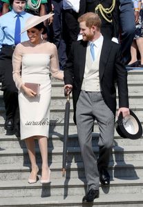 düğün vesileleri için önlük toptan satış-2019 yeni İngiliz Kraliyet evlenmek olaylar Meghan Markle akşam beyaz şifon ve leke parti önlük özel Özel Durum ünlü Elbise yapılmış