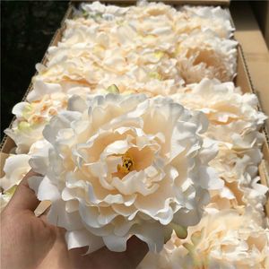 50pcs高品質シルク牡丹の花の頭の結婚式のパーティーの装飾人工シミュレーションシルク牡丹椿バラの花の結婚式の装飾