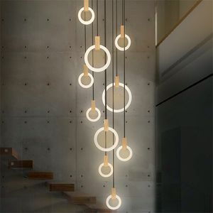 Samtida trä LED ljuskrona lampa akrylringar Droplighs trappa ljus Heads Indoor Belysning Fixture