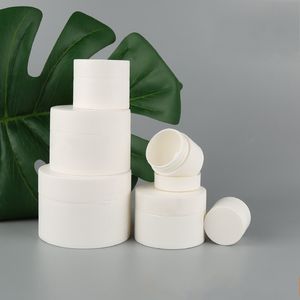 don plastik toptan satış-Buzlu Beyaz Krem Kutusu Boş Şişe Çantası Ayrı Şişeleme Kozmetik Kavanoz Konteyner Plastik Silindirik Dudak Temizle Kavanoz Güzellik Aracı xb7 B2
