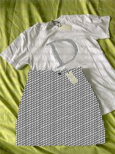 venda por atacado Carta clássica de duas peças vestido de manga curta bordado camiseta + jacquard alta cintura saia terno para mulheres