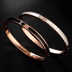 Korean steel black and white diamond set Bracelet fadels women s rose gold shell bracelet hand jewelry