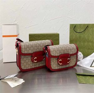 Axeldesigners handväska crossbody koppling väska på go tote purse plånböcker hög kapacitet flap blöja ryggsäck bokstäver blommiga tryckta kvinnor lyxiga väskor handväskor