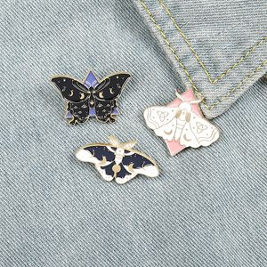Magic Fantasy Dieren Emaille Pins Black White Starry Sky Butterfly Moth Broches Gift voor Friend Party Mode Revers Pins Kleding Tas