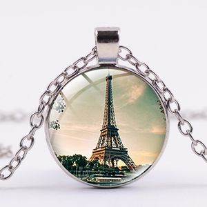 juwel kunst schmuck großhandel-Klassisches Gebäude Eiffelturm Kunst Bild Halskette Handgemachte Glas Edelsteine Silber überzogenen Charme Paris Speicher Statement Schmuck