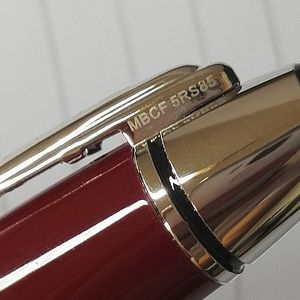 moda yazı kalemleri toptan satış-Yamalang Yüksek Kalite Şarap Kırmızı Metal Rollerball Kalemler Tükenmez Kalem Ofis Kırtasiye Moda Lady Yazma Topu Stylo Hediye