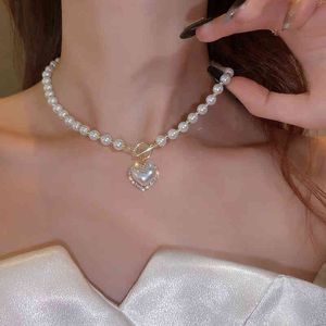 Sexig baby Flash Diamond Love Pearl Necklace Fashion Women s Light Luxury Nisch Clavicle Chain Sommar Ny trend