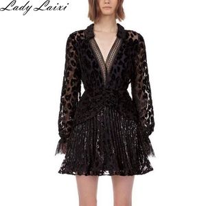 Dorywczo Dresses Przyjazd Wiosna Samourturen Mini Plisowana Elegancka Sukienka Kobiety Aksamit Patchwork Lace Leopard Black Sexy Deep Vestidos