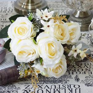 lackierte blumen großhandel-Dekorative Blumen Kränze Gefälschte Rose Stiele Bündel Künstliche Ölgemälde Rosen mit Kunststoff Eukalyptusblatt für Hochzeitsmittelstücke