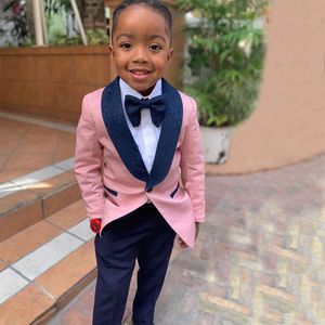 Ringbärare Pojke Formell Wear Tuxedos Sjal Lapel One Knapp Barnkläder För Bröllopsfest Kids Suit Set (Pink Jacket + Navy Pants + Bow)