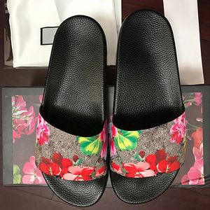 Men Women Slippers Designer Rubber Slides Sandal Flat Blooms Strawberry Tiger Bees Green Red White Web Fashion Shoes Beach Flip Flops Flower Box