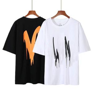 çift v boyun gömlek toptan satış-2022 Erkek Kadın Rahat T Shirt Tasarımcı Büyük V Graffiti Alfabe Baskı Yuvarlak Boyun Rahat Pamuk Gevşek Hip Hop Kısa Kollu Çift T shirt