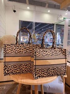 Leopard Print Kvinnors Shopping Tygväska Broderade Handväska Designer Väskor Purses Handväskor Kvinnor Purse Girls Totes