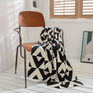 毛布モダンなスタイルの三角形の幾何学的パターン綿ニット毛布昼寝ナップソファースローシングルカバー