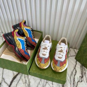 2021 G Designer Shoes Rhyton Sneakers Beżowe męskie Trenerzy Vintage Luksusowe Chaussures Panie z Round Size