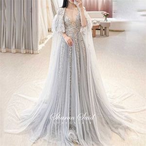 langer federkap großhandel-Luxuriöse Dubai Silbergraue Abendkleider mit Federkap Schal Gold Arabisch Frauen Hochzeits Party Kleider langes formales Abendkleid