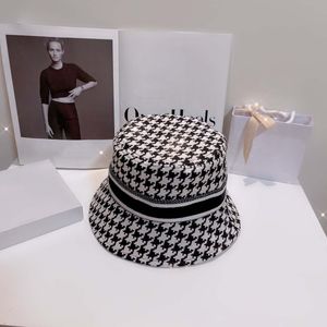 kişiselleştirilmiş kova toptan satış-Moda Tasarımcısı Kova Şapka Sokak Trend Kişilik Yüksek Kaliteli Butik Şapka Lüks Marka Erkekler ve Kadınlar için Uygun Güzel