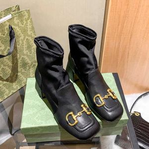 kızlar siyah elbise şortları toptan satış-Kış Tasarımcısı Bayanlar Kısa Çizmeler Lüks Yüksek Topuklu Tops Elbise Ayakkabı Siyah Terlik Kırmızı Alt Sandalet Kurşun Kadın Çorap Kız Ayak Bileği Boot