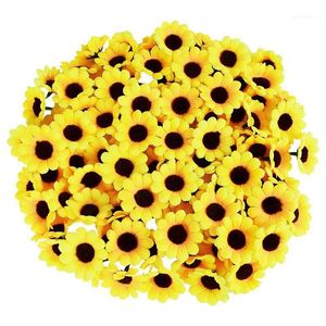 décor jaune pour la fête achat en gros de Couronnes de fleurs décoratives Mini Silk Sunflower cm Yellow Artificial Daisy Head for Wedding Party Home Decor Couronne DIY Cadeau B