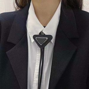 Womens Designer Slipsar Mens Bow Tie Necklaces Men Choker Brand Women Black Triangle Luxury Elegant Enkel Jariserare
