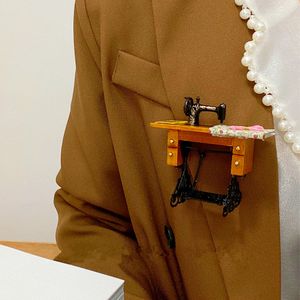 tesoura de costureira venda por atacado-Fishsheep Mini Mini Máquina De Costura Broches Para As Mulheres Bonito Handmade Linha Scissor Costureira Broche Pins Gift Gift Jewel