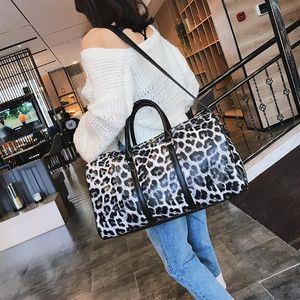 bolsa de couro semana saco mulheres venda por atacado-Moda Mulheres Sling Bolsa de Ombro Bolsa Grande Capacidade Leopardo Crossbody Travel Bags PU Fim de semana PU Fim de semana Duffel Messenger Bag