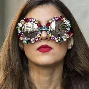Solglasögon Mode Märke Designer Kvinnor Diamantkristall Rund Högkvalitativ Pretty Mirror Kvinna