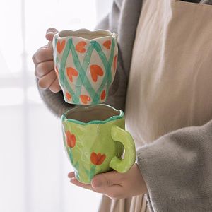 café coreia venda por atacado-Canecas ml Caneca de Irregula da Coreia Cerâmica Handmade Tulipa Coração Copo de Café Chá Chá Leite Suco Criativo Beber Presente