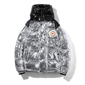 mens hooded jacket silver toptan satış-Ünlü Lüks Erkek Aşağı Ceket Kanada Kuzey Kış Kapüşonlu Ceket Parlak Gümüş Ve Siyah Rozet Baskı Kontrast Renk Erkek Giyim Sıcak Rüzgar Geçirmez L XL Tutun