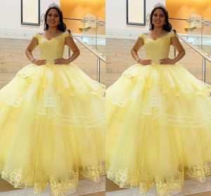 2022 Mode Gele Quinceanera Jurken Off Schouder Baljurk Prom Kant Tule Geplooid Applique Beaded Princess Tiered Sweet Dress Formal