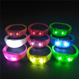 kind machen großhandel-LED Rave Toy Armband Farbe Sprachsteuerung Beleuchtet Vibration Induktion Blitz Weihnachtsjahr Dekoration Machen Sie Ihr Kind anders