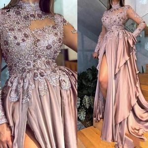 Dorywczo Dresses Trendy Arabski Zroszony Aplikacje Koronki Wieczór Formalne Długie Rękawy Sexy Wysokiej Szyi Dusty Pink Podział Ruffles Prom Suknia