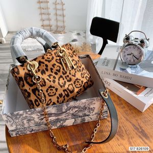 neue rabatttasche großhandel-2021 Neue Top Luxus Damen Handtasche Designer Original Umhängetasche Messenger Leopard Print Bag Hersteller Produktion Verkauf Preis Rabatt Schnelle Lieferung