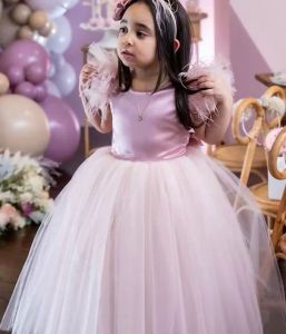 ingrosso vestiti semplici da ragazza di fiore di tulle-2021 Simple Pink Flower Girl Dresses Ball Gown Piuma Tulle Liltle Bambini Bambini Compleanno Pageant Abiti da matrimoni