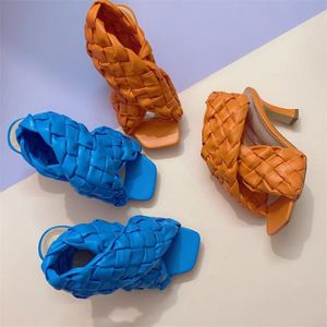 Hot Sale Fashion Weave Läder Högklackat Skor Kvinnor Sandaler Lyxig designer Damer Pumpar Kvadrat Toe Kvinna Strand Sandaler Slides