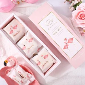 ギフトラップクリエイティブフラミンゴクッキーボックスかわいいピンクキャンディパイナップルケーキ包装紙箱の結婚披露宴装飾的なバッグ