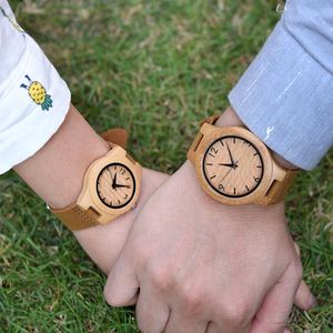 horloge éclairée moderne achat en gros de Montres bracelets Montre Couple de bambou pour hommes Femmes Quartz Handmade Cuir Lover s Wristwatches Light Jaune Cadran Moderne Horloge féminine moderne