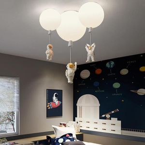 modern kreş aydınlatma toptan satış-Sarkıt Çocuk Odası için Modern LED Işık Odası Kreş Yatak Odası Astronot Balonlar Tasarım Tavan Asılı Lamba Fuaye Dekor Armatürü