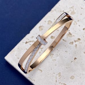 High End Quality Design Armband Bangles Enkel Love Knot Dubbelring Titanium Rostfritt Stål Bangle Armband med Diamanter