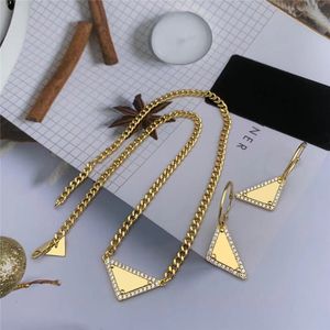 jóia da corrente da orelha venda por atacado-Womens Triângulo Pingente Colares para Mulheres Luxurys Designers Colares com Brincos Link Chain Moda Jóias Acessórios
