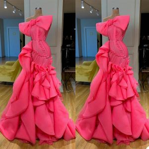 vestido de diseño de moda único al por mayor-Árabe Dubai Diseño único Sirena Vestidos de noche sin tirantes Faldas escalonadas con tirantes Vestidos de fiesta Ruffes Alfombra Roja Moda Prom Quinceañera Vestido