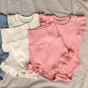 yarım fenerler toptan satış-AKS Kore Avustralya Modası Bebek Nervürlü Giysiler Setleri Yaz Kısa Kollu Tulum Kısa Pantolon Adet Unisex Toddler Kıyafetler